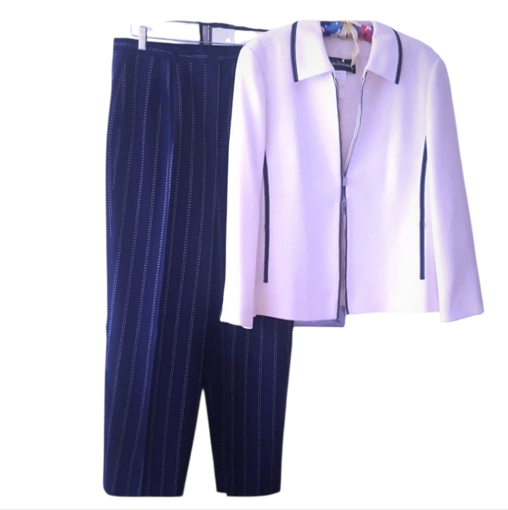 Louis Feraud VintageTwo Pieces Pant And Jacket Suit . Size 12